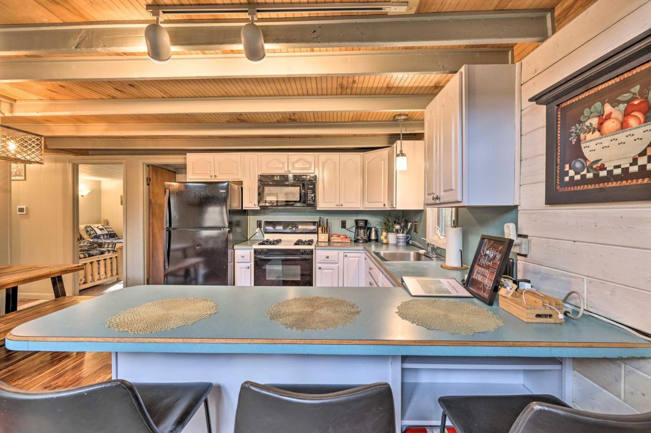 Cozy Arrowhead Lake Chalet With Hot Tub And Fire Pit Holiday home Pocono Lake