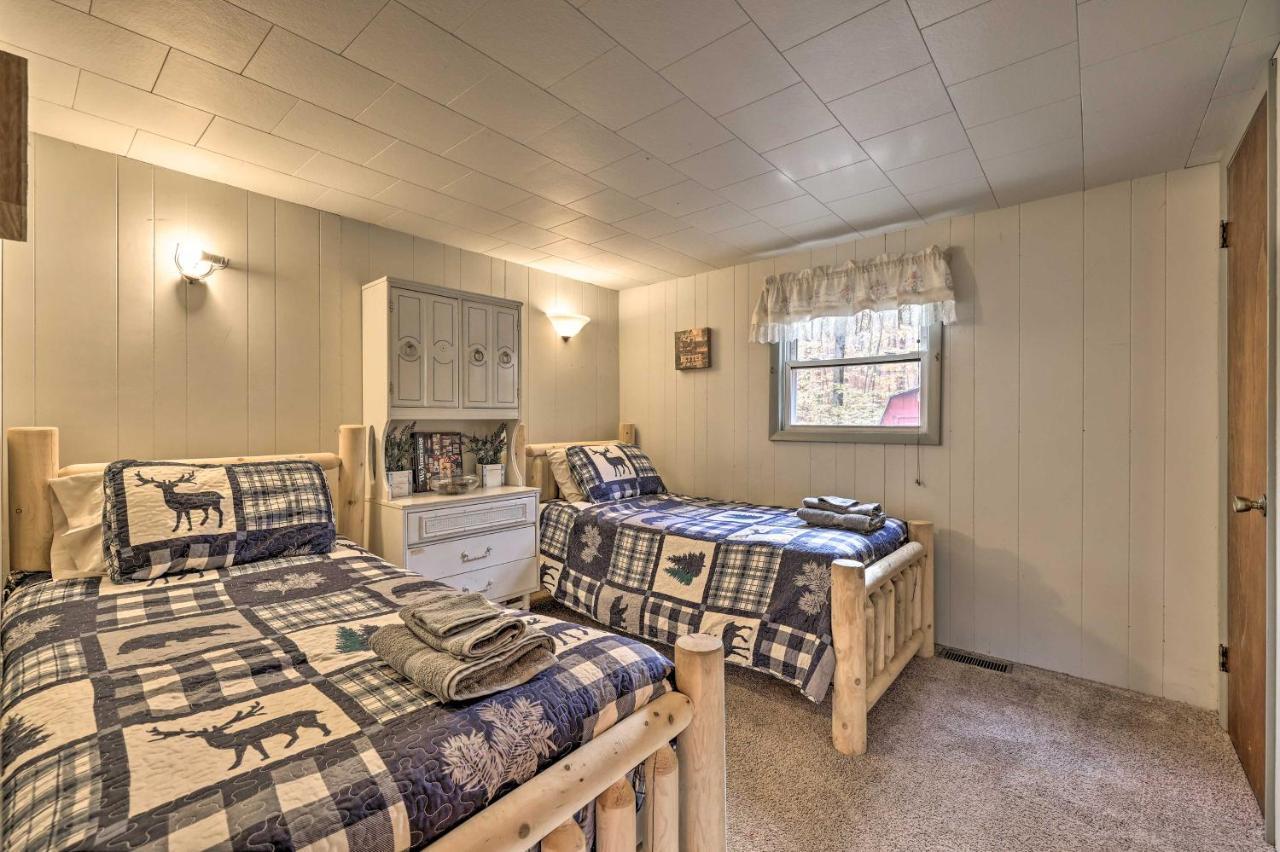 Cozy Arrowhead Lake Chalet With Hot Tub And Fire Pit Pocono Lake