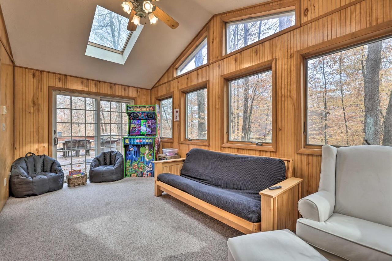 Cozy Arrowhead Lake Chalet With Hot Tub And Fire Pit Holiday home Pocono Lake