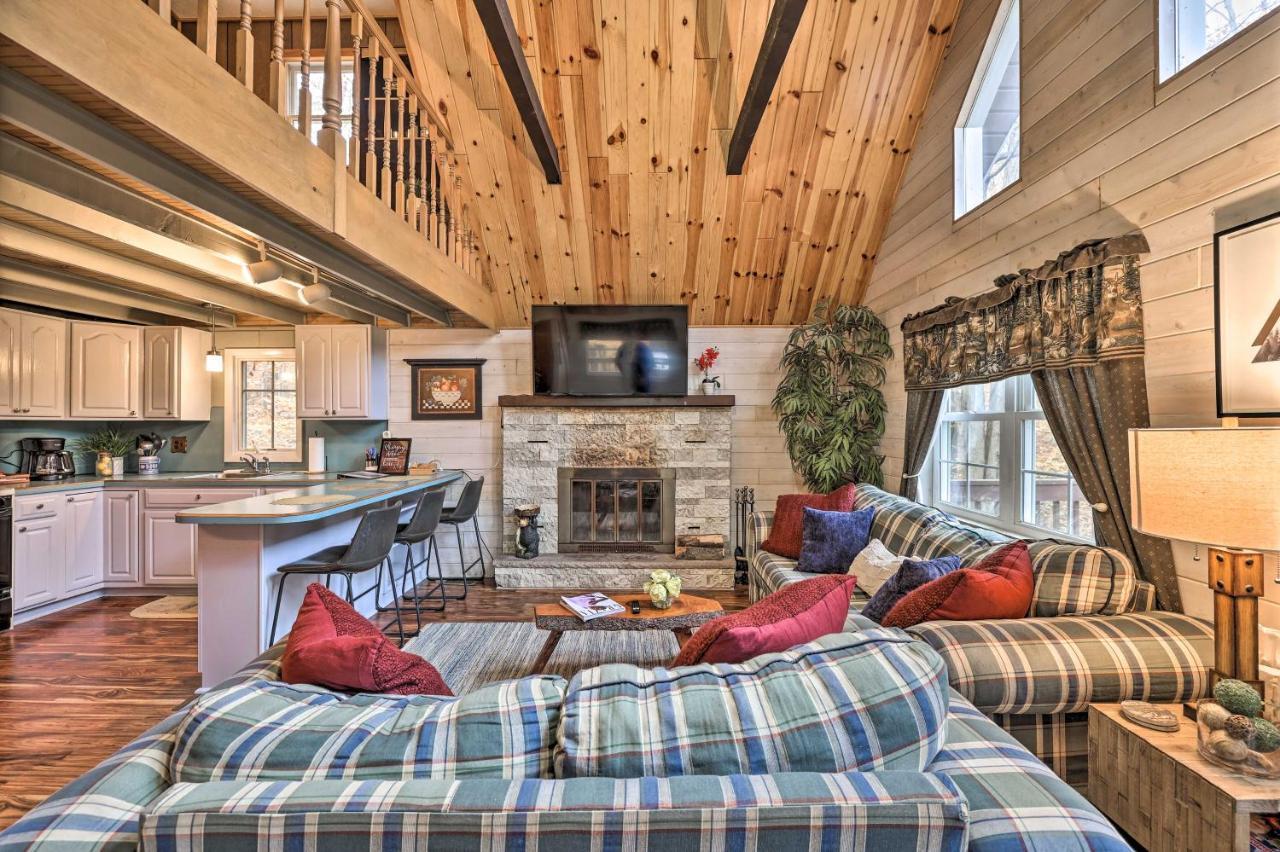 Cozy Arrowhead Lake Chalet With Hot Tub And Fire Pit * Pocono Lake